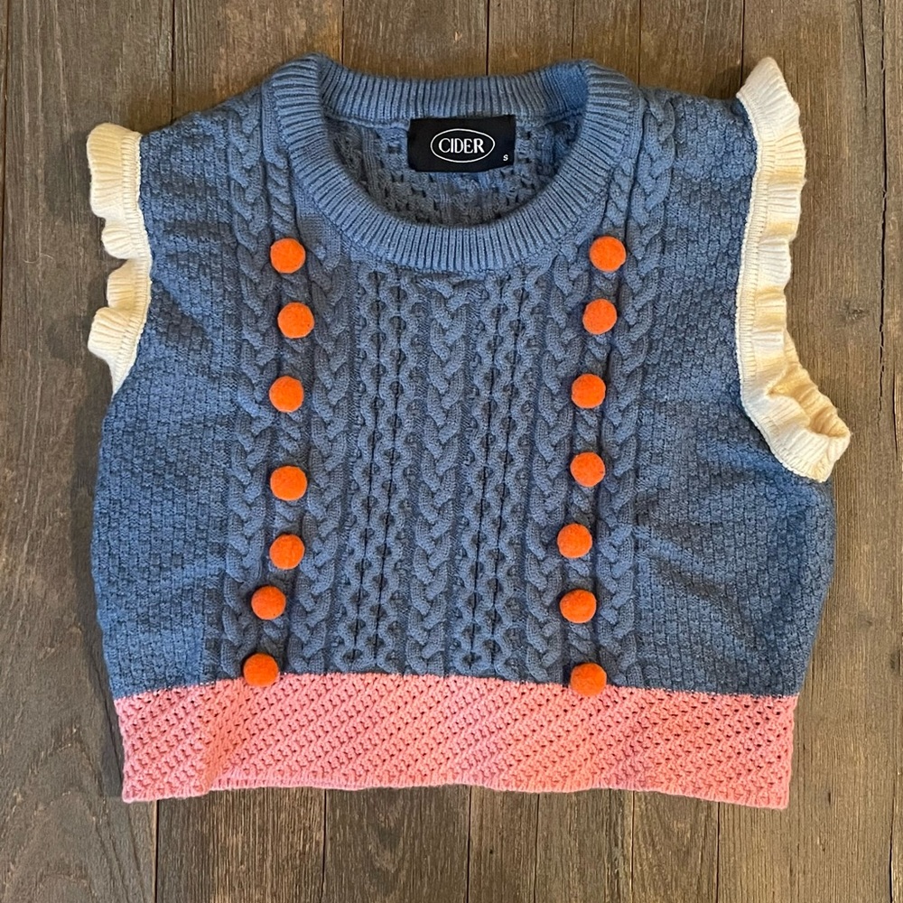 Cider Patchy Ruffle Sweater Vest 🧡